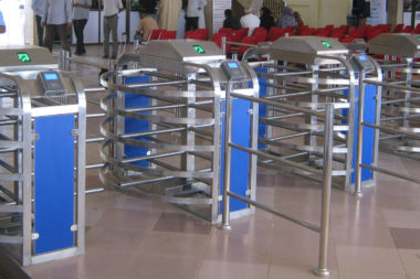 Automatic revolving gates