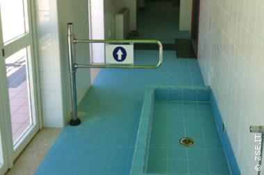 Mechanical swing gates