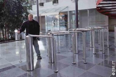 Automatic revolving gates